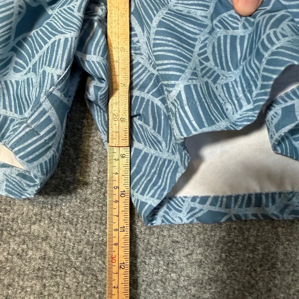 HUK Swim Trunks‎ Mens XXL Blue White Print Stretch Board Shorts Surf Swim Fish